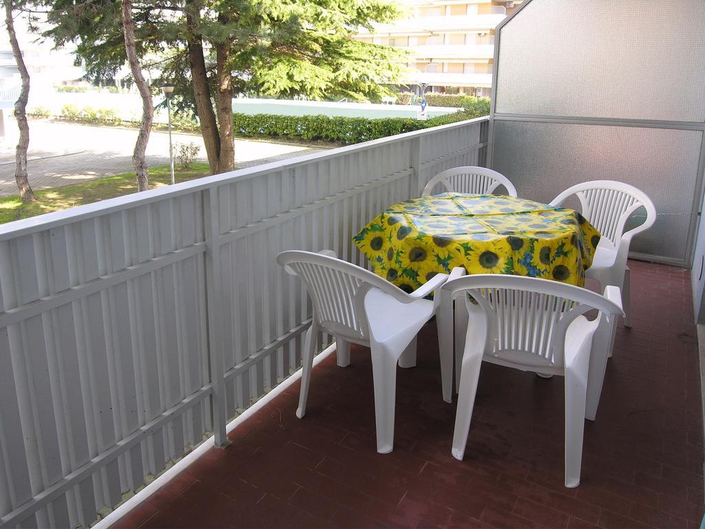 Residence Valbella Bibione Exteriör bild