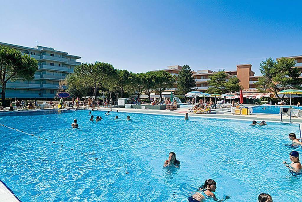 Residence Valbella Bibione Exteriör bild